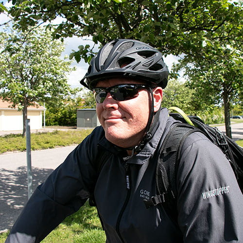 Björn Enström på väg till jobbet